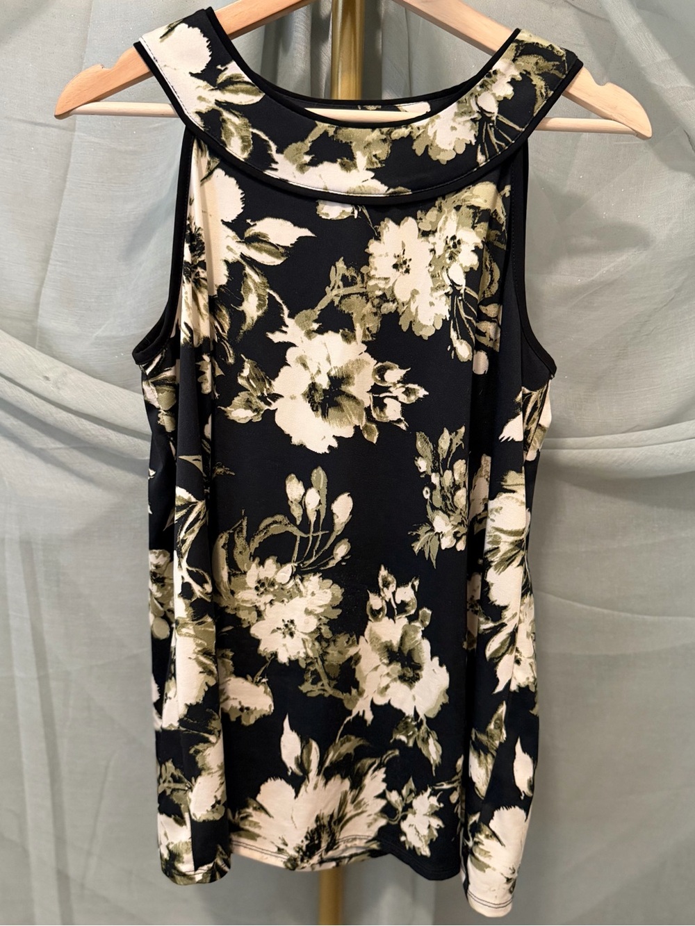 Apt. 9 Black and Cream Floral Blouse with Contrast Collar - Picture 2 of 5